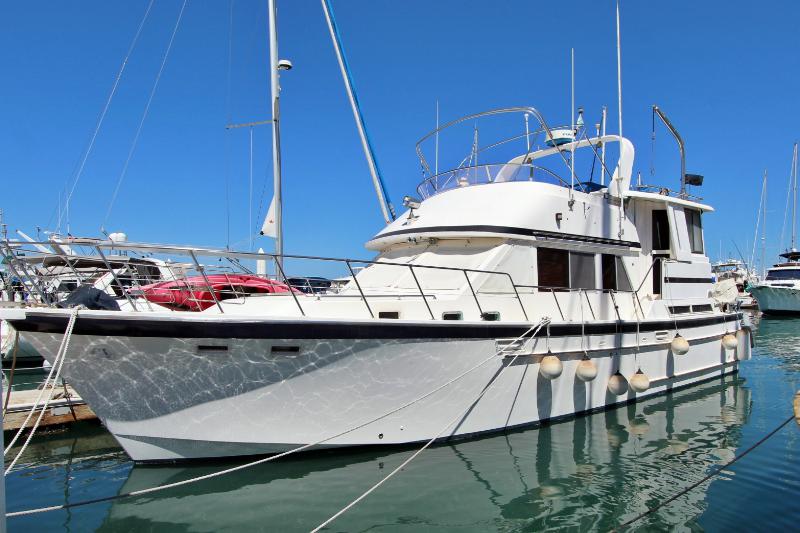46′ Hershine 46 Cockpit Motoryacht