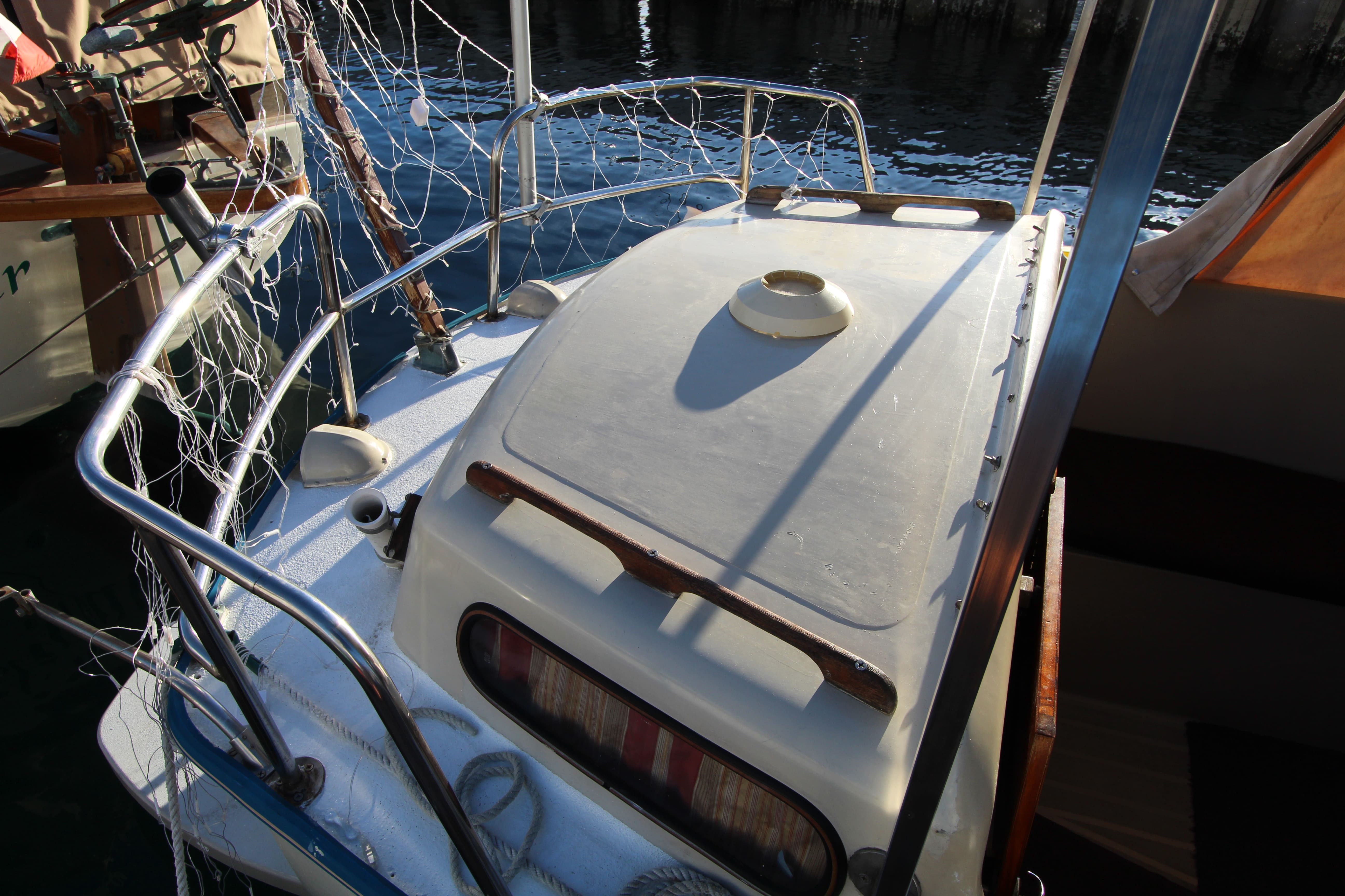 25' Albin Cabin Cruiser